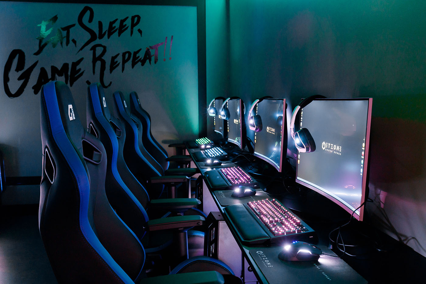 GTSEAT seating in an esports room reference environment